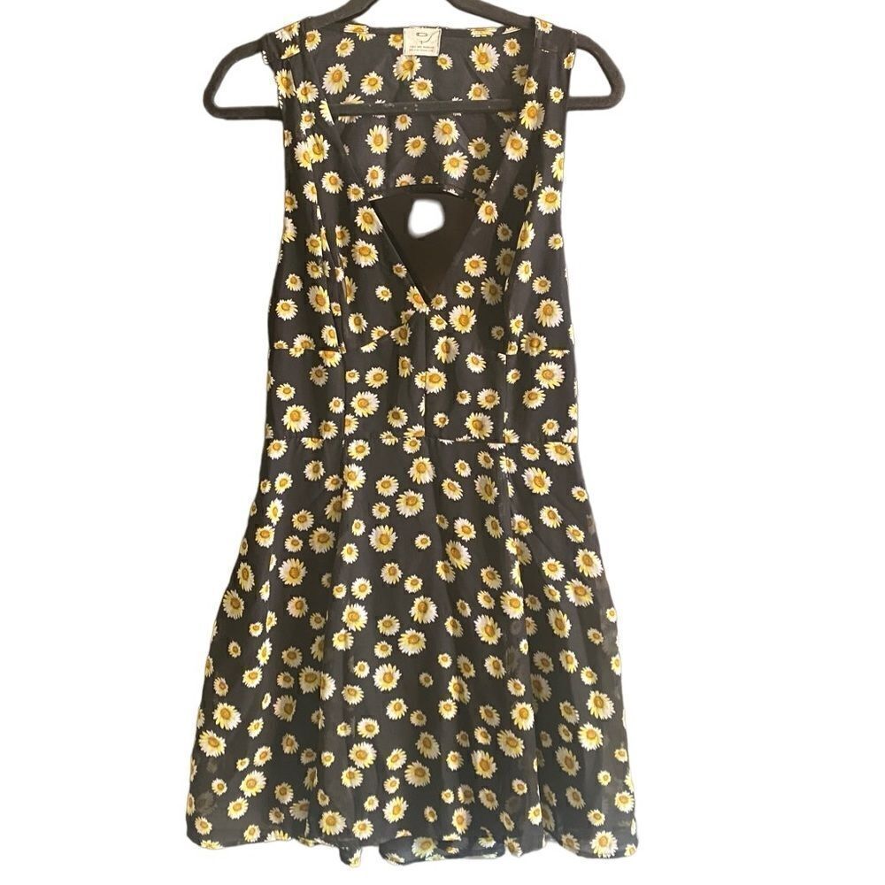 ⭐️CLEARANCE Pins and Needles Black/Yellow Sunflower Print Dress. Size Large.